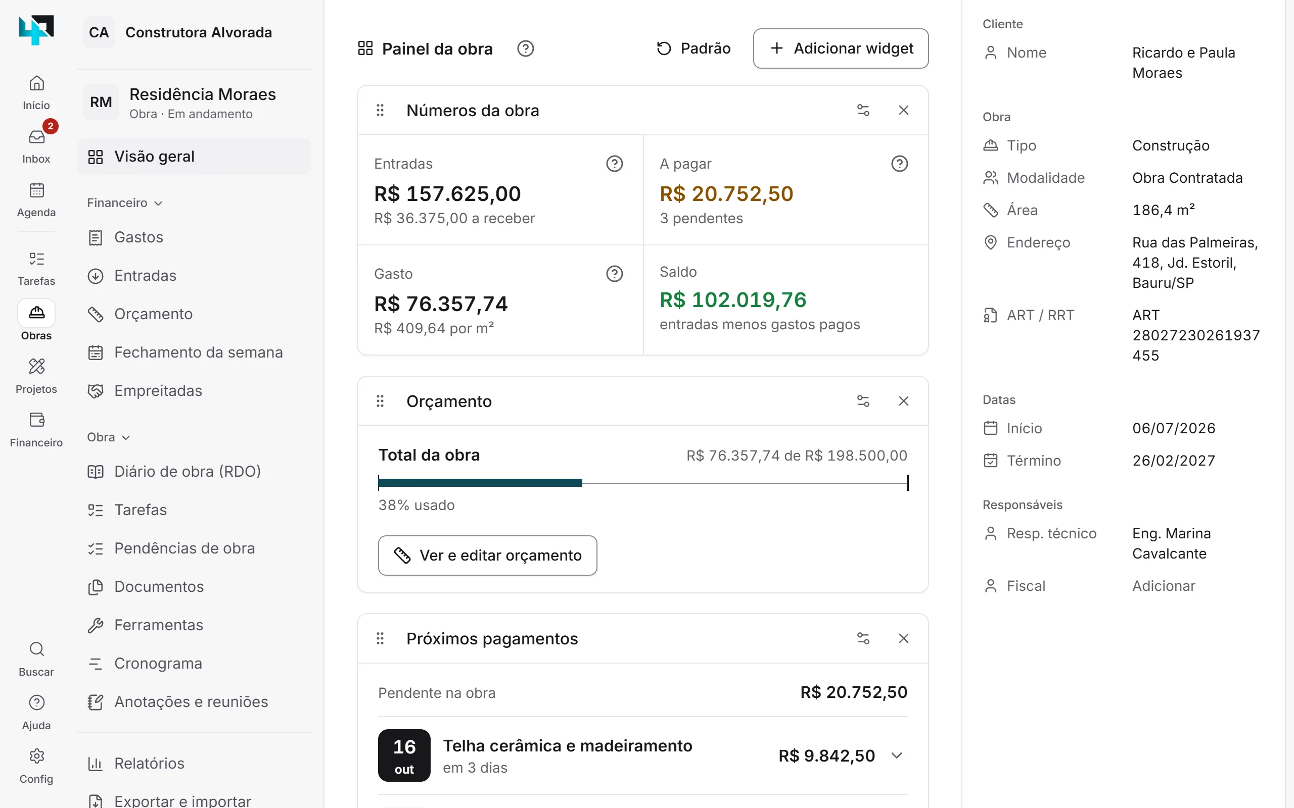 Tela do CGO no computador: painel da obra Residência Moraes com entradas, gastos, saldo, orçamento usado e próximos pagamentos